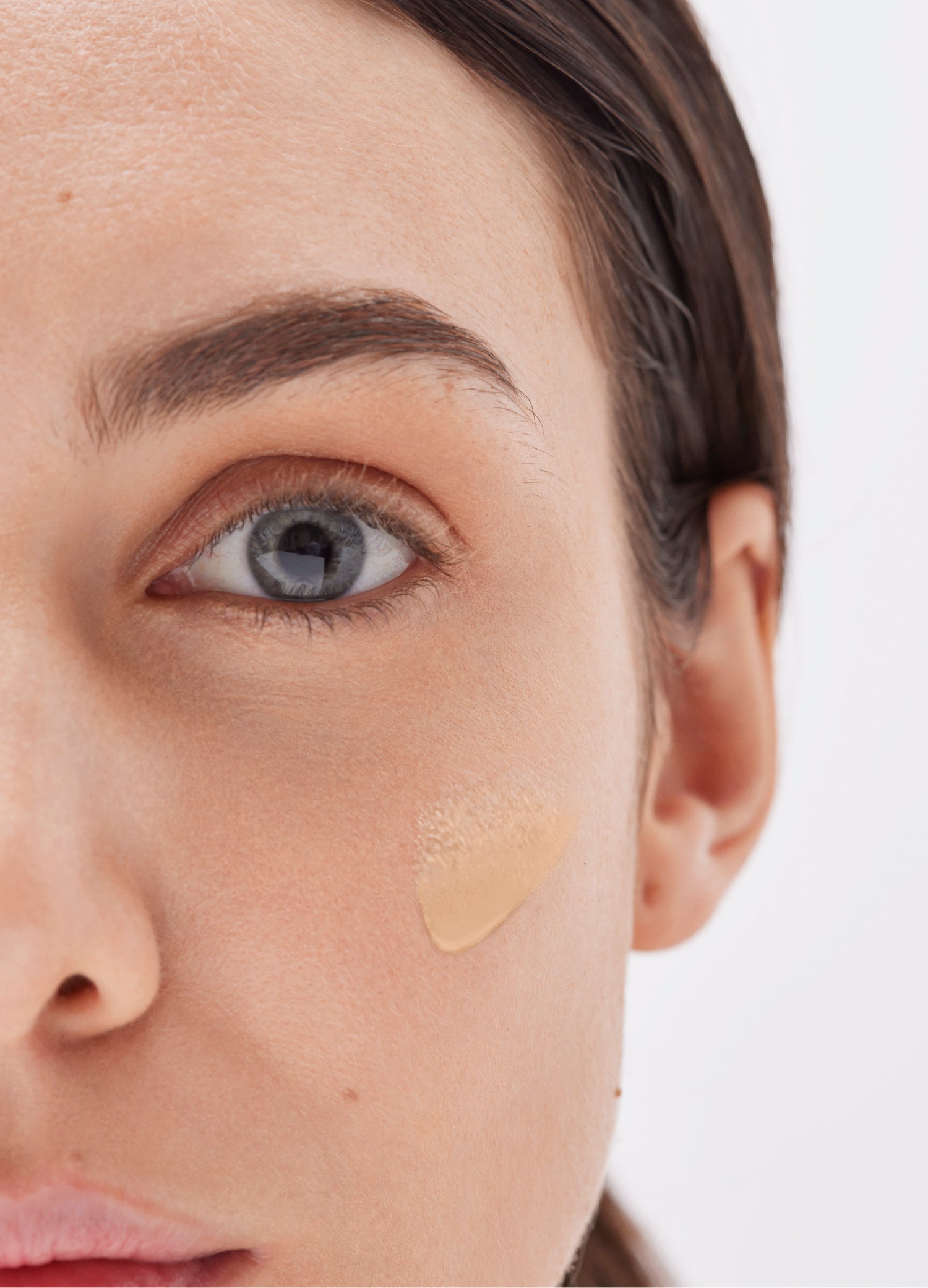 BABE Super Fluid Color Sunscreen SPF50 sävytetty aurinkosuoja kasvoille