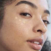 Lumene Valo Heleyttävä silmänympärysseerumi 10 ml